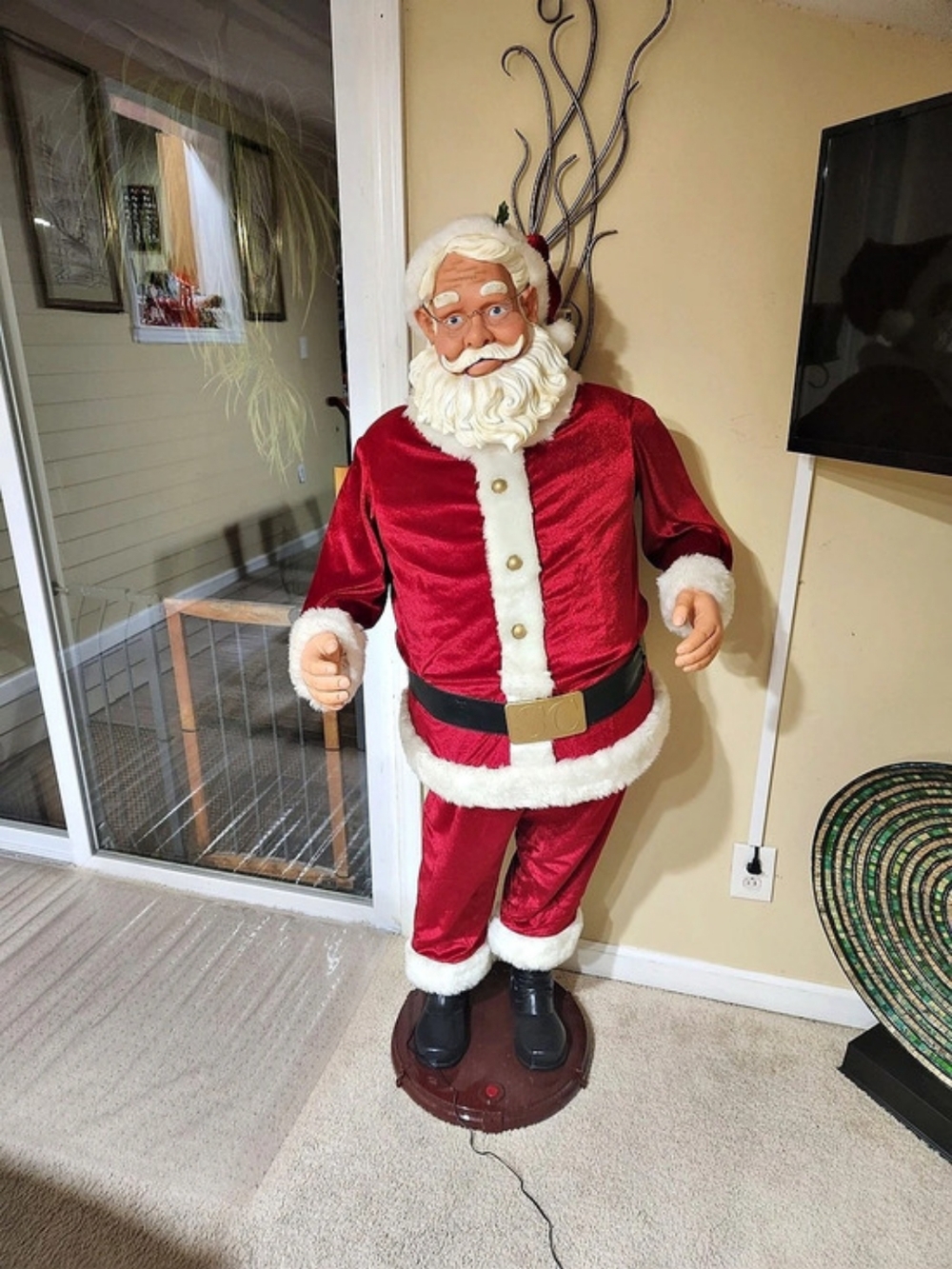Animated Santa Holiday Decoration Works But, Needs Work.